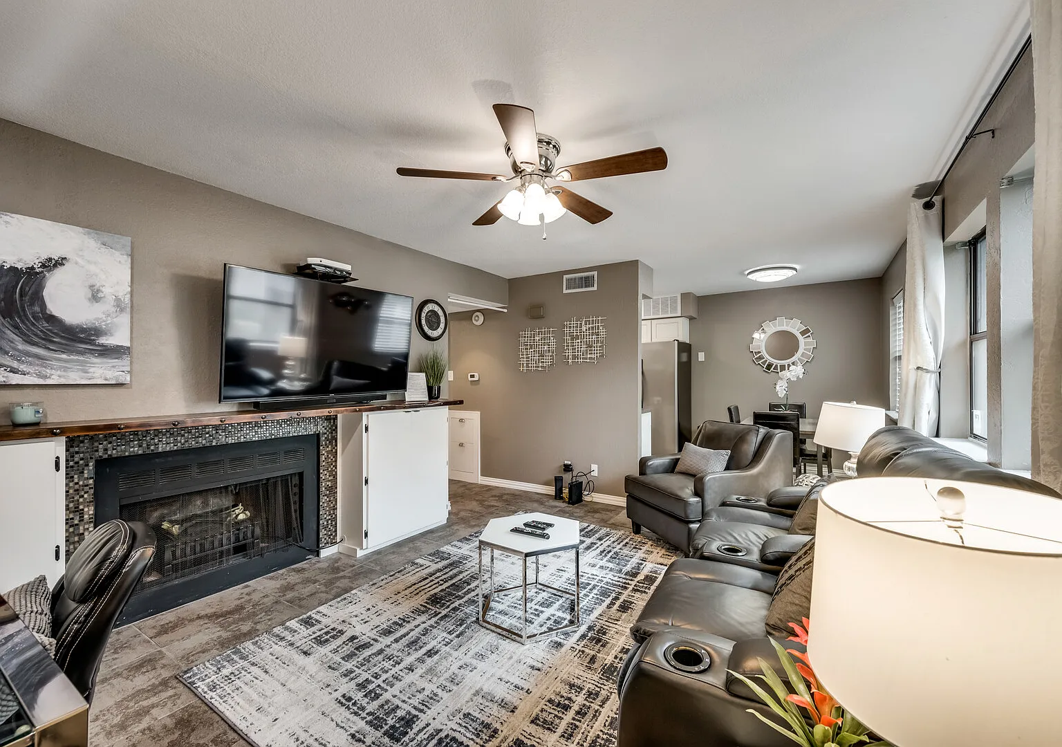 I63 World Cup Stay - 18 min to AT&T - Sleeps 2 - Free Parking — Photo 1