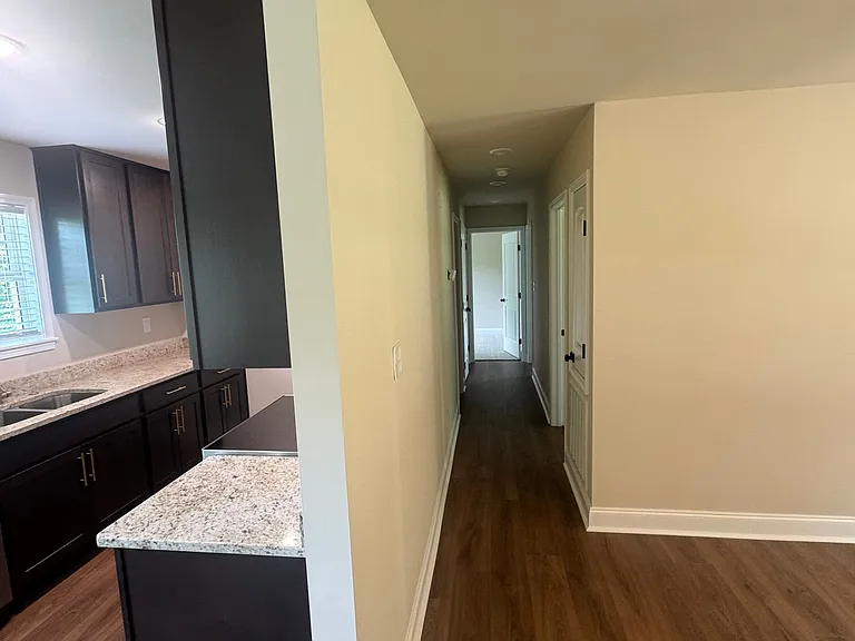 211 Wilson St — Photo 4