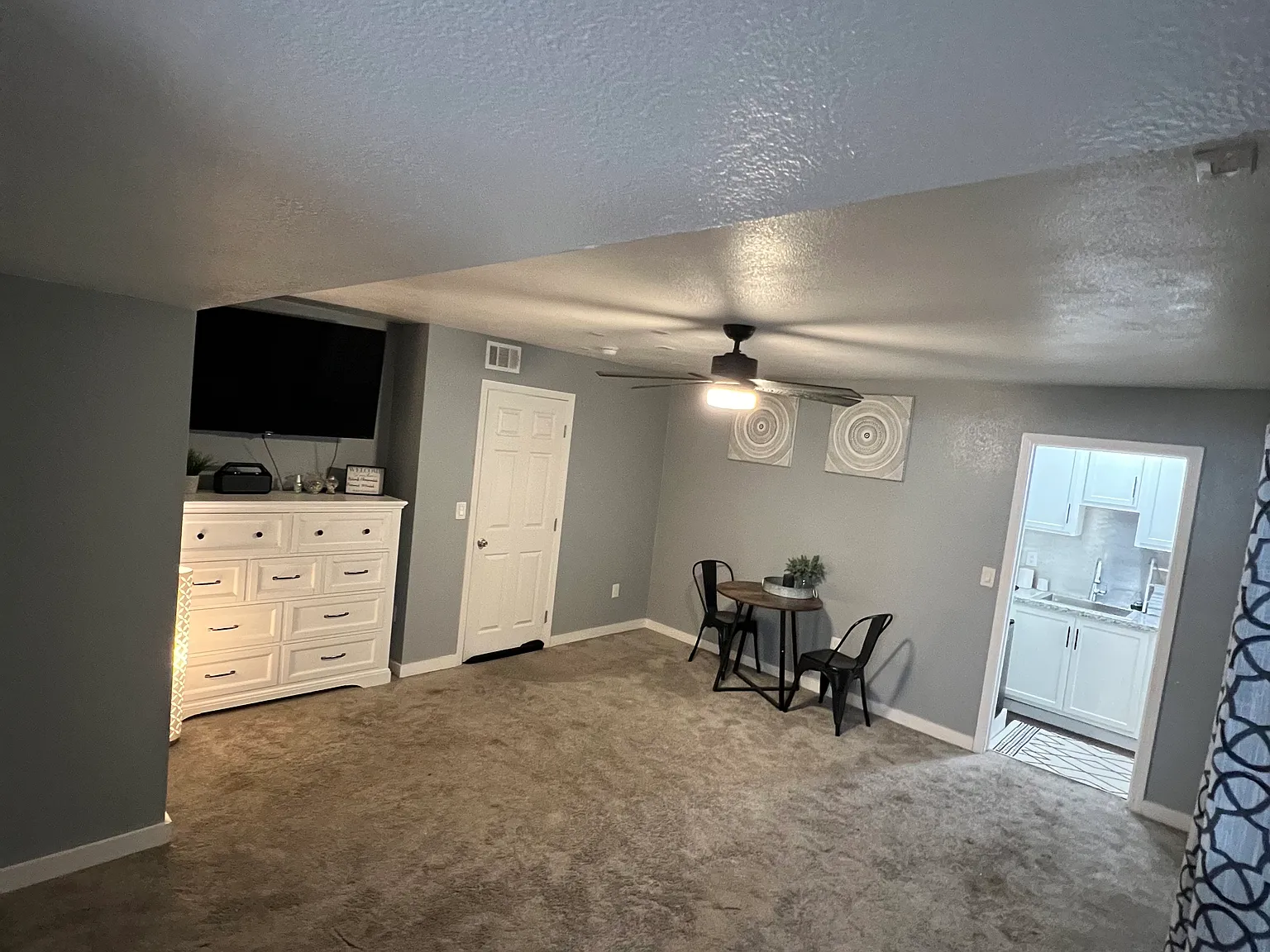 Studio, 2800 sqft, $1,000 — Photo 3