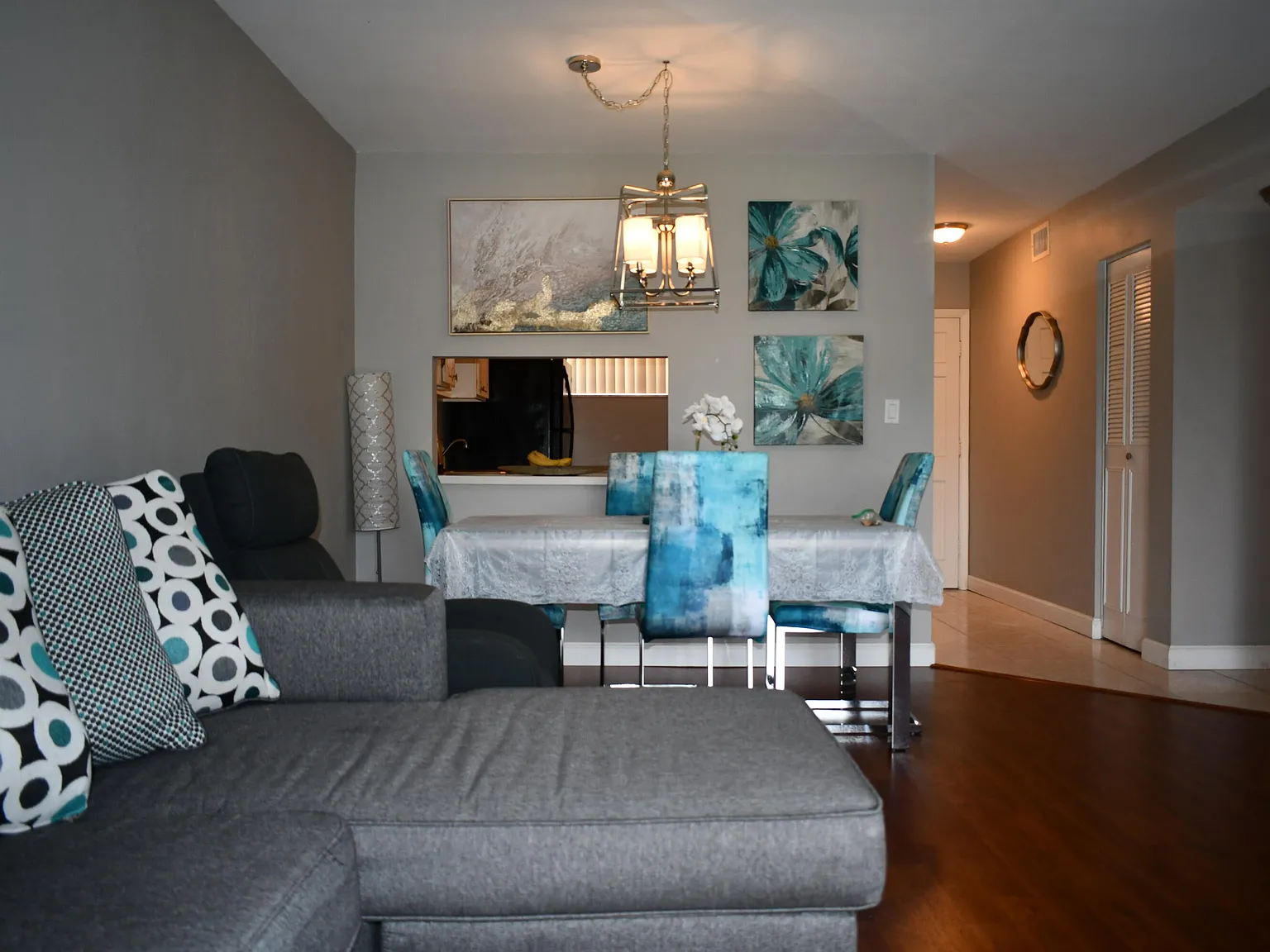 2 bed, 1.0 bath, 894 sqft, $1,450 — Photo 2