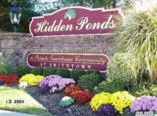 275 Pond View Ln, Smithtown, NY 11787