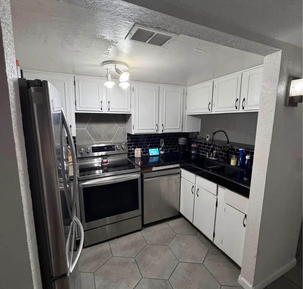 2 bed, 1076 sqft, $1,500 — Photo 2
