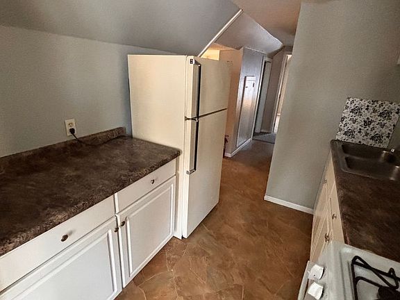 4th image of 2000 Nash St