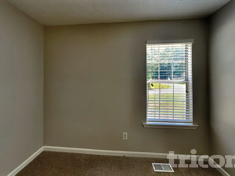 48 Halehaven Dr — Photo 12