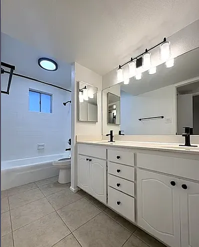 2 bed, 819 sqft, $1,371 — Photo 4