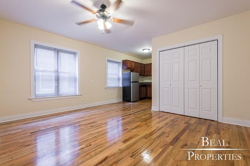1st image of 815 W Cornelia Ave #205