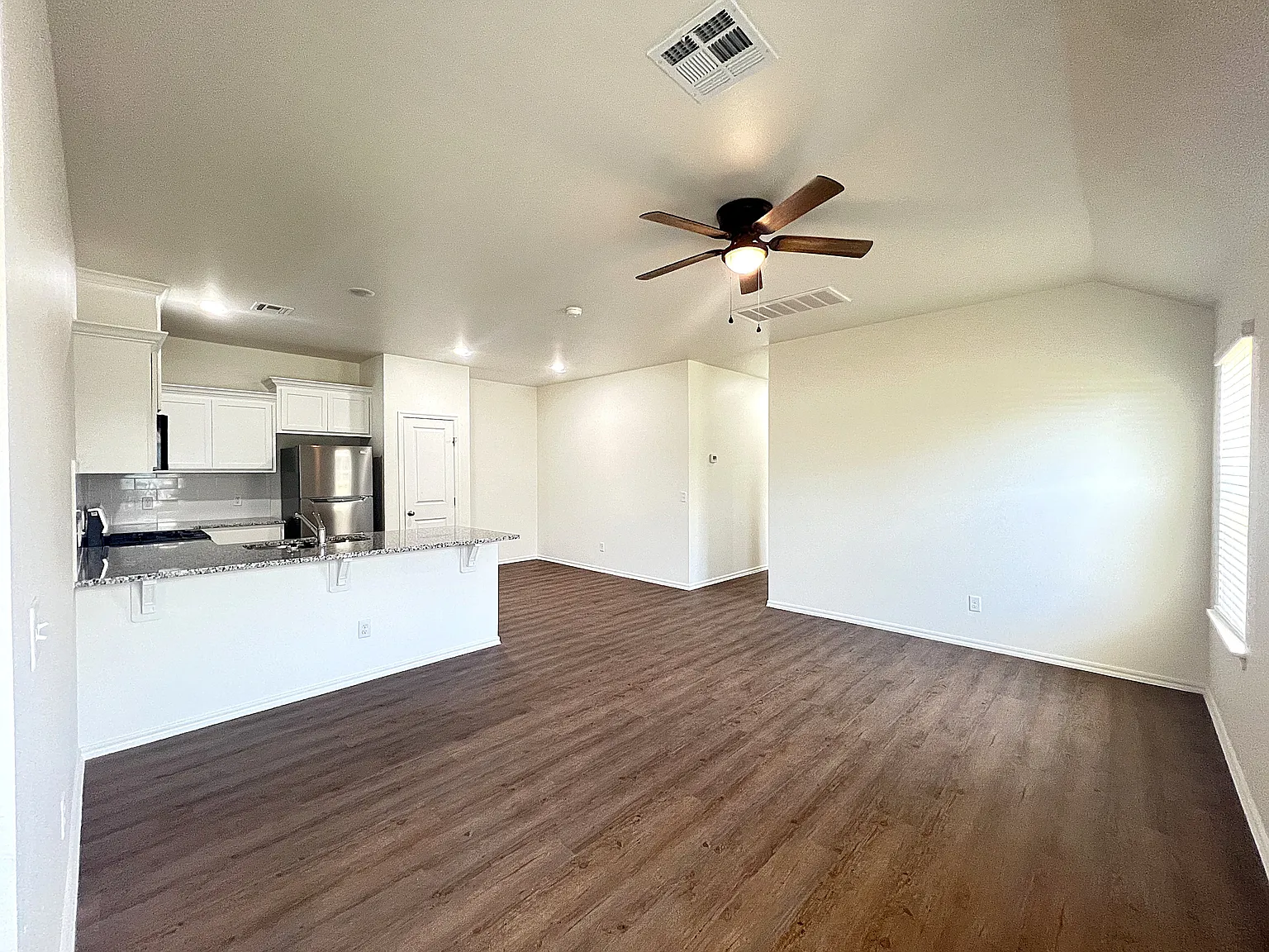 3 bed, 1250 sqft, $1,495 — Photo 2