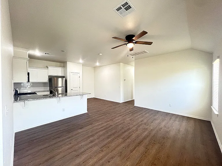 10622 SW 17th Ct — Photo 2