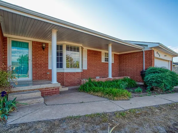 212 N Elm St, Okeene, OK 73763