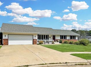 2204 Countryside Ln, Freeport, IL 61032