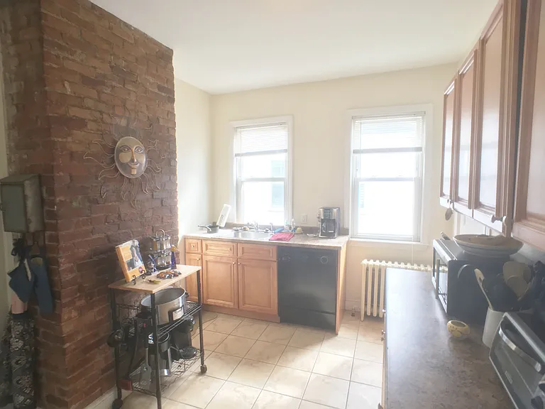75 Elmira St #1 — Photo 10
