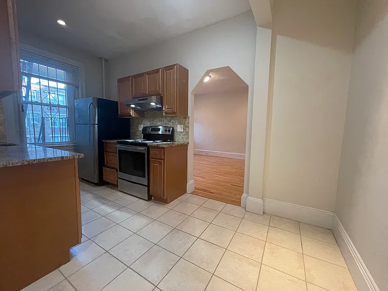 164 Strathmore Rd #12 — Photo 16