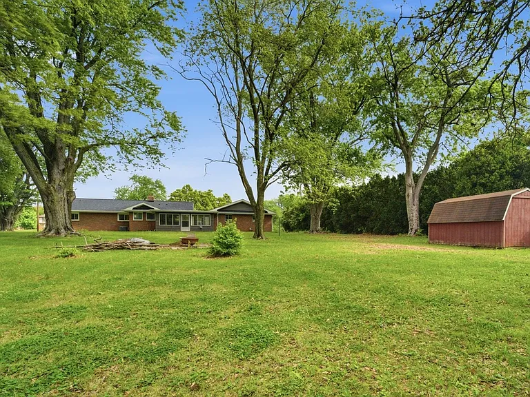 3233 Brady Ln — Photo 6