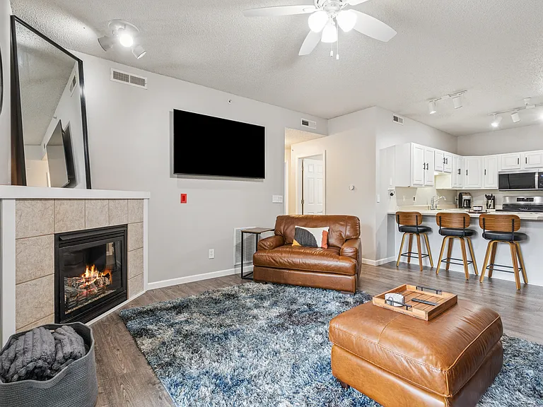80 Circle Dr #5 — Photo 5