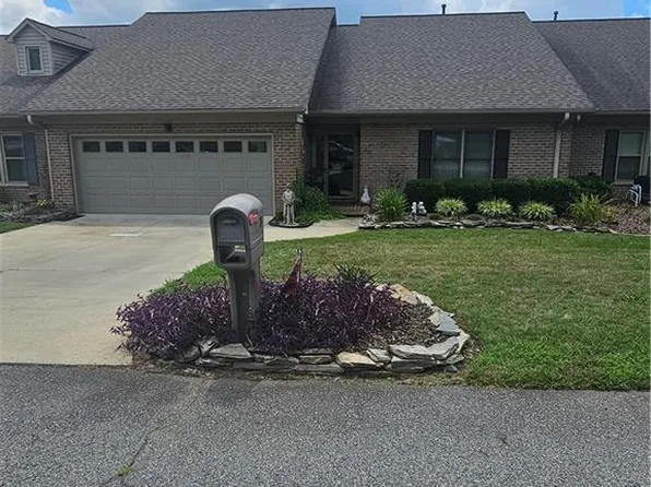 204 Quaker Lake Dr, Archdale, NC 27263