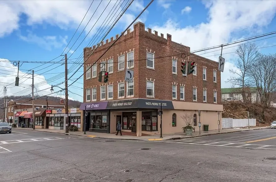 Building Photo - 465-3R Bedford Rd