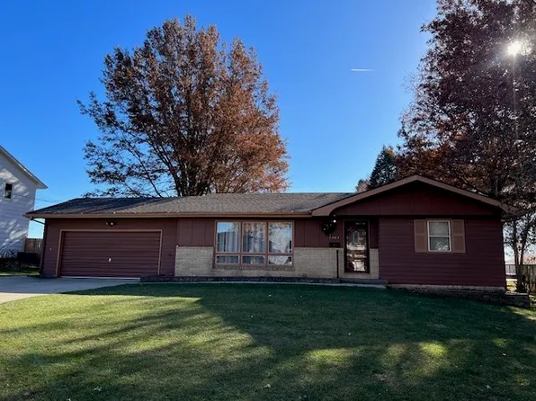 2905 S 3rd Ave E, Newton, IA 50208