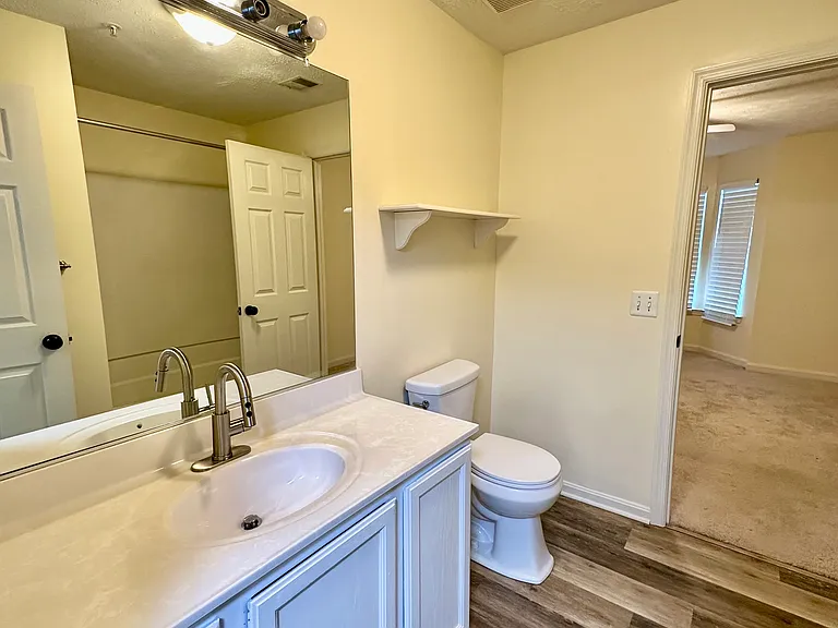 632 Kennington Rd — Photo 8
