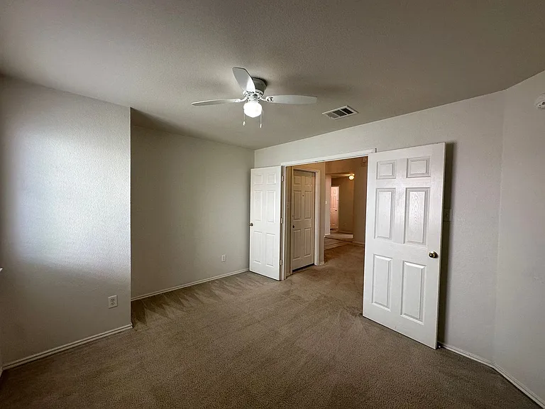 4700 Sydney Harbour Ct — Photo 28