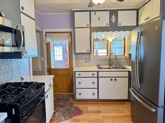 4th image of 2918 Pershing Blvd