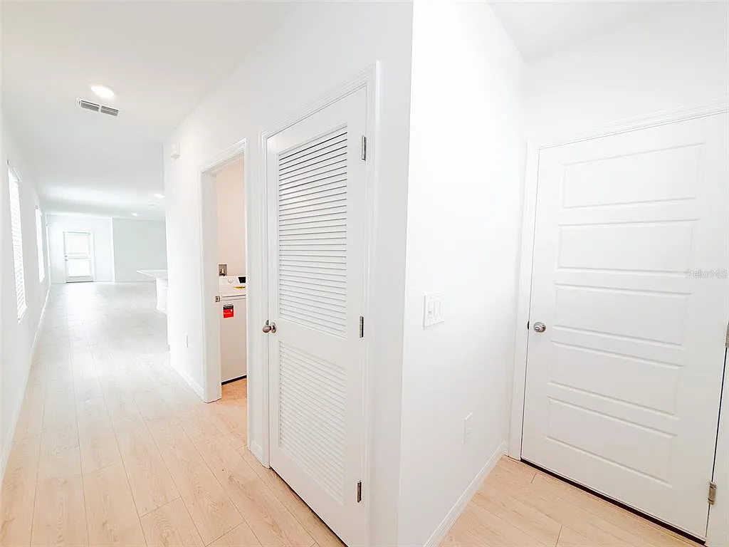 4 bed, 2.0 bath, 1665 sqft, $2,350 — Photo 2