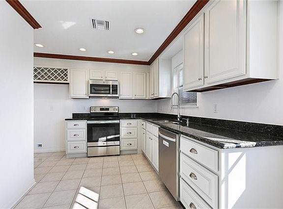 5th image of 2033 Bayou Oaks Dr