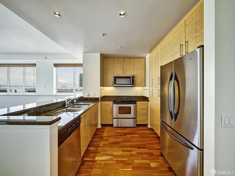 400 Beale St #1707 — Photo 8