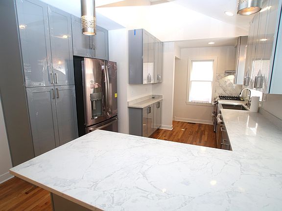 3rd image of 702 N Dryden Ave