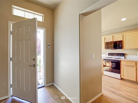 5th image of 18914 93rd Ave E
