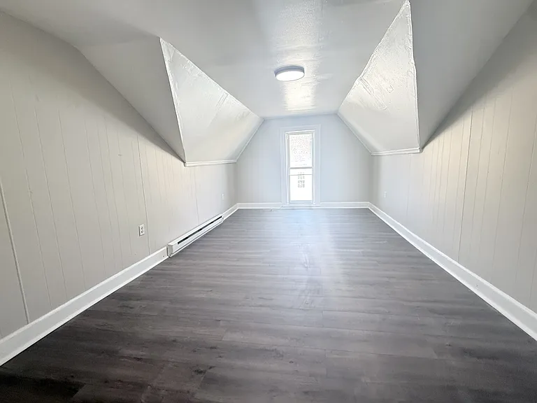 100 E Market St — Photo 6