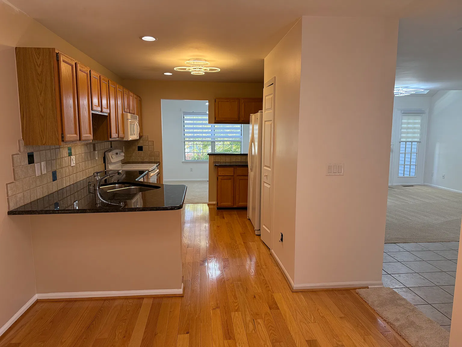 4 bed, 3.5 bath, 2039 sqft, $3,150 — Photo 4