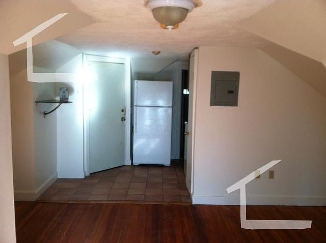 2nd image of 163 Strathmore Rd APT 05