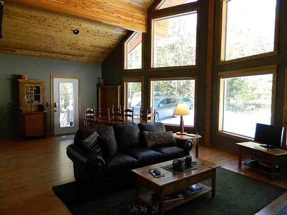 3rd image of 37 Kingsley Ln