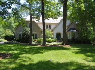 4 Woodland Ct E, Riverwoods, IL