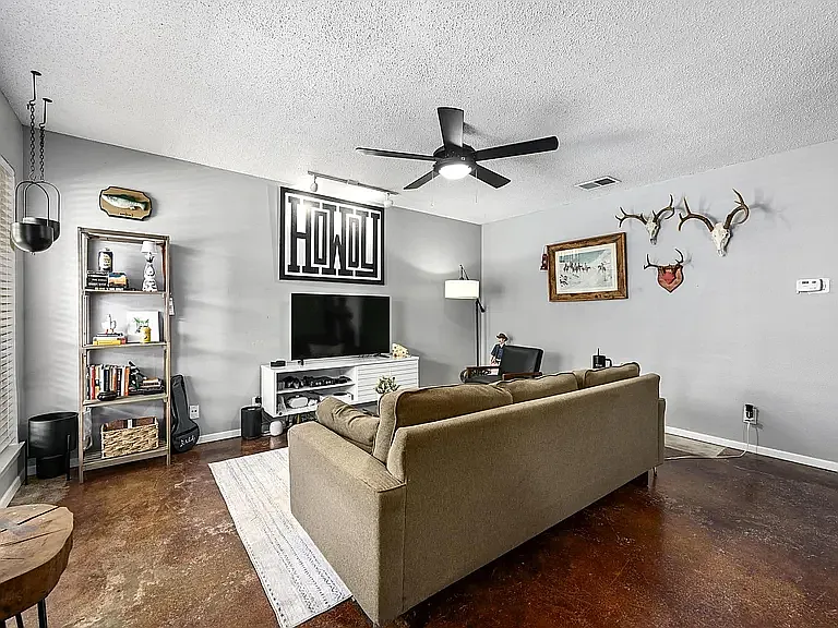 3422 Willowrun Dr #3 — Photo 4