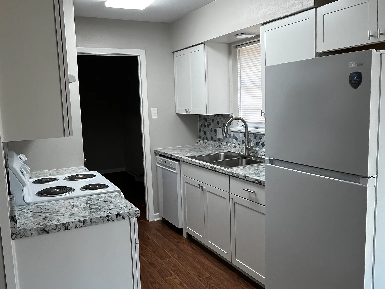 3 bed, 1178 sqft, $1,600 — Photo 2