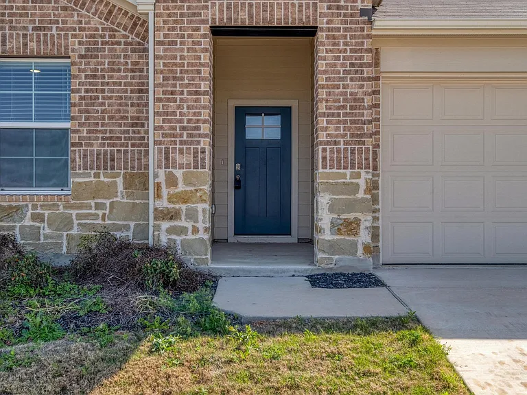 109 Bethpage Dr — Photo 4