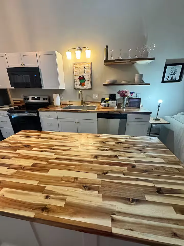 2 bed, 1000 sqft, $2,800 — Photo 3