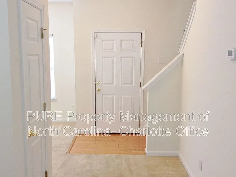 3 bed, 2.5 bath, 1302 sqft, $1,700 — Photo 4