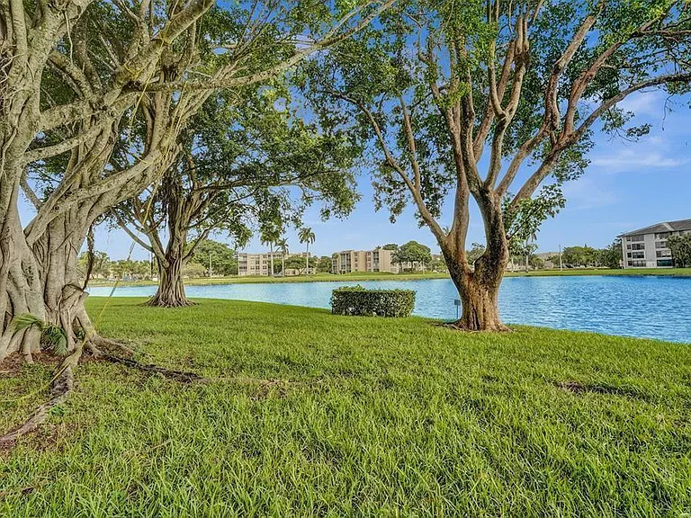 9440 Poinciana Pl #101 — Photo 28