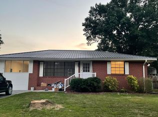 57 Evelyn Dr, Rossville, GA 30741