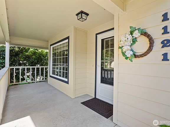 3rd image of 1121 A Tennyson Drive