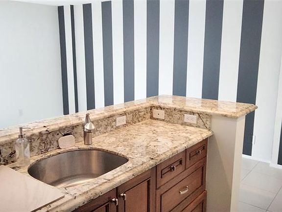 5th image of 1731 SE 15th St APT 306