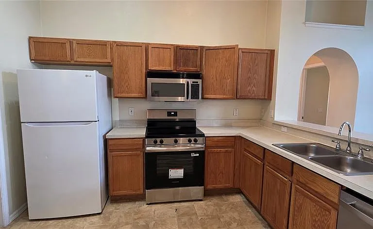 2546 Siena Way — Photo 17