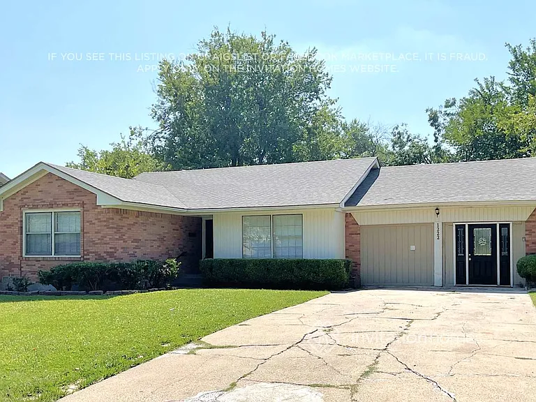 1222 McDonald Dr — Photo 2