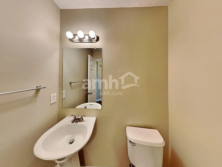 4024 Walnut Crossing Dr — Photo 8