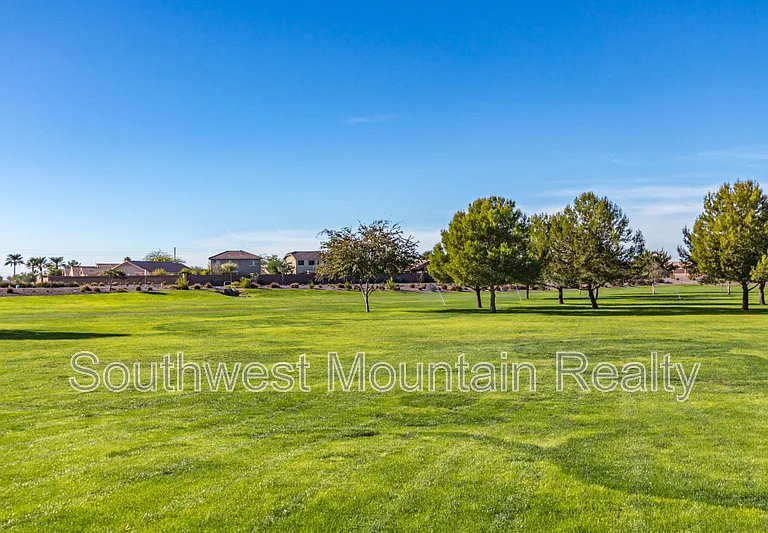 881 E Baylor Ln — Photo 44