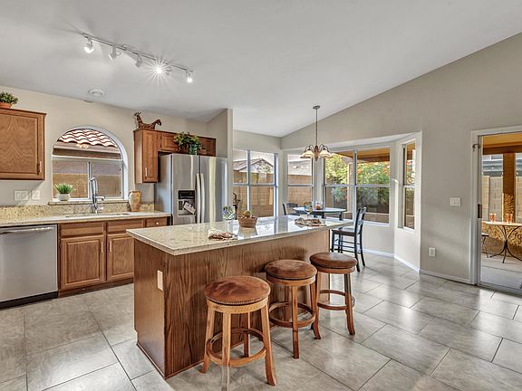 3rd image of 6917 E Medina Ave
