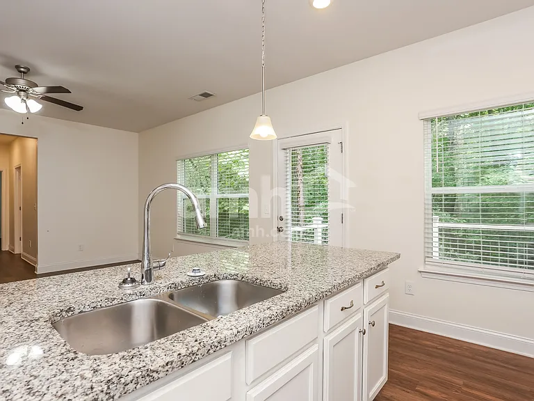 422 Oscar Way — Photo 5