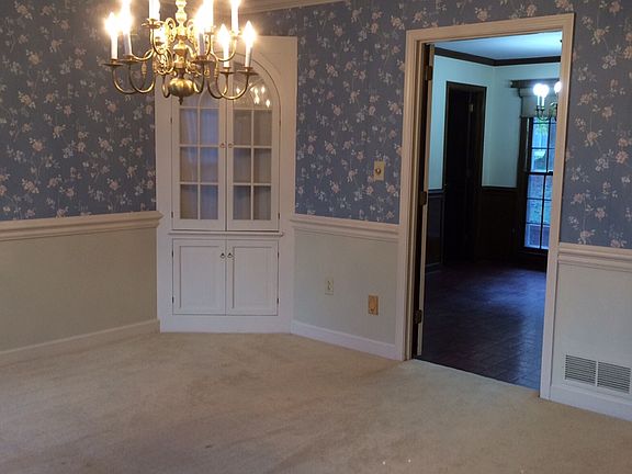 3rd image of 105 Monticello Way